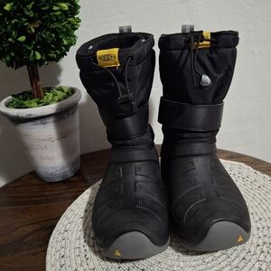 Kid's Keen Black Winter Boots Size 5